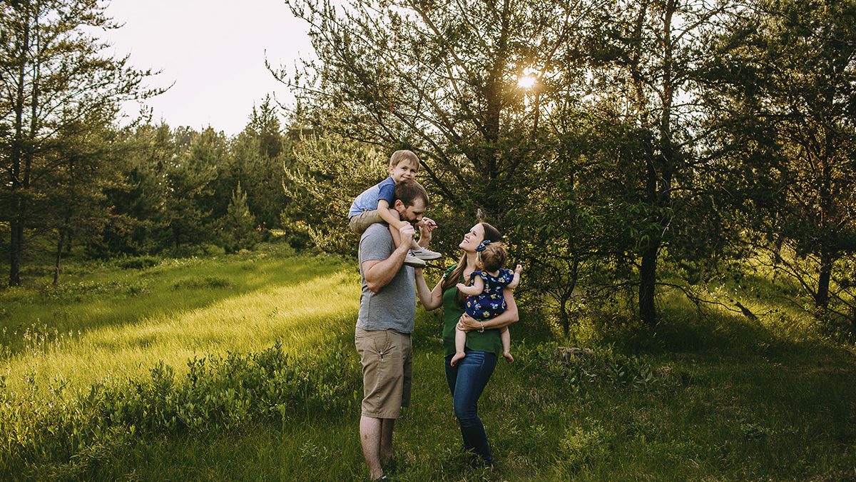 outdoor family session golden hour in escanaba michigan