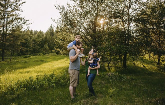 outdoor family session golden hour in escanaba michigan